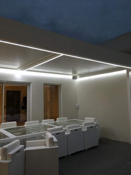 Bandeau Led sur pergola bioclimatique solisystème 13100